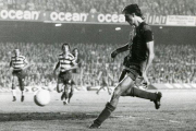 Johan Cruyff, el día de su debut como jugador del Barça, contra el Granada.-