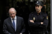 Rodrigo Rato tras declarar a la Audiencia Nacinal por el caso de las tarjetas opacas de Caja Madrid.-JOSÉ LUIS ROCA