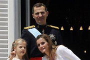 La princesa Leonor junto a sus padres, el día de la proclamación de Felipe VI, el 19 de junio del 2014.-