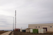 Antena en El Clavijo que da servicio a municipios del alfoz desde las Quintanillas a Revillarruz.-GRdA