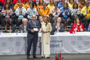 Francisco Pardo Piqueras recibió una placa de reconocimiento.-SANTI OTERO