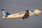 Una imagen del Airbus A320 de la compañía Egyptair en el aeropuerto de Estambul en Turquía.-EFE / KIVANC UCAN