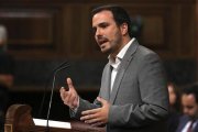 Alberto Garzón, líder de Izquierda Unida, en su intervención durante la primera ronda de la investidura de Pedro Sánchez.-KIKO HUESCA (EFE)