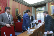 Fernando Gómez, a la izquierda, observa a Lacalle, De Foronda y Carolina Blasco.-RAÚL G. OCHOA