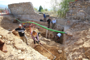 Miembros de la Asociación para la Recuperación de la Memoria Histórica, ARMH, prosiguen con los trabajos en el antiguo cementerio de Ponferrada, en busca de posibles más restos de represaliados de la Guerra Civil-César Sánchez / ICAL