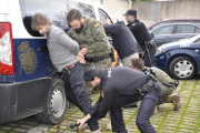 Agentes de Policía Nacional en una operación anterior.-ECB