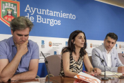 Jesús Ortego, Gloria Bañeres y Vicente Marañón, ayer, en su repaso a su primer año en el Ayuntamiento.-SANTI OTERO