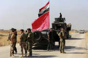 Miembros de las fuerzas especiales iraquíes preparan su avance terrestre hacia Mosul.-AHMED JALIL / EFE