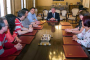 El presidente de la Diputación, César Rico, se reunió ayer con el comité de empresa de Cobur.-ECB