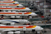 Aviones de Iberia en el aeropuerto de Barajas.-JOSÉ LUIS ROCA