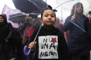Imagen de la marcha de protesta en Buenos Aires bajo el eslogan "Ni una menos".-AFP / EITAN ABRAMOVICH
