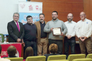 La asociación homenajeó al CF Briviesca.-G. GONZÁLEZ