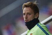 Rakitic, a punto de empezar un entrenamiento del Barça en la ciudad deportiva.-EFE / ALEJANDRO GARCIA