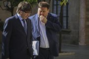 Puigdemont y Junqueras, en el Palau de la Generalitat el pasado mes de mayo.-DANNY CAMINAL