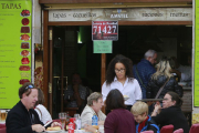 La ocupación en servicios crece en 2.400 personas respecto al trimestre anterior.-RAÚL G. OCHOA