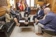 Emiliana Molero, Miguel Ángel Benavente, César Rico, Ángel Guerra y Ricardo Pizarro en la Diputación.-ICAL