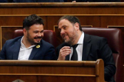 Oriol Junqueras y Gabriel Rufián, antes del inicio de la sesión constitutiva de las Cortes Generales.-BALLESTEROS (EFE)