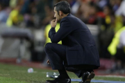 Valverde observa desde la banda el Barça-Juve del Camp Nou.-AP / FRANCISCO SECO
