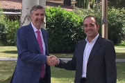Pérez Mateos y Fernando Sáez firmaron ayer el acuerdo de patrocinio-ECB