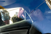 Detenidos en un vehículo policial-