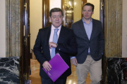 César Rico (izqd) estuvo acompañado por el portavoz del PP en la corporación provincial, Borja Suárez-R. O.
