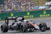 Fernando Alonso, durante el Gran Premio de Inglaterra de F-1 disputado en Silverstone, este domingo.-Foto: AFP / ANDREJ ISAKOVIC
