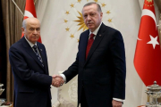Recep Tayyip Erdogan y Devlet Bahceli, líder del ultranacionalista MHP.-/ YASIN BULBUL