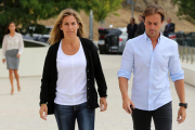 Arantxa Sánchez Vicario yh su marido Josep Santacana, en agosto del 2013.-RICARD CUGAT
