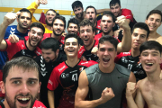Los jugadores del UBU San Pablo celebran la victoria.-ECB