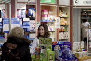 Las farmacias esperan que la normalidad entre demanda y existencias llegue en diciembre.-GONZALO ARROYO
