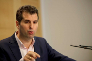 El portavoz del Grupo Parlamentario Socialista, Luis Tudanca, comparece en rueda de prensa para valorar el proyecto de Presupuestos Generales de Castilla y León en 2016-Ical
