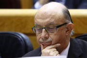El ministro de Hacienda, Cristóbal Montoro, el pasado 21 de febrero en el Senado.-AGUSTÍN CATALÁN