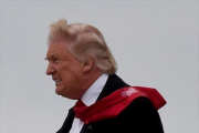 Donald Trump, a su llegada en avión a Indianápolis, el jueves.-AFP / TIMOTHY A. CLARY