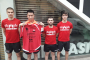 Li Zhouyang se ejercitó ayer en el gimnasio con los jugadores del UBU Barbulescu, Ausín y Sáez-ECB