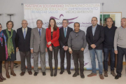 Responsables de Fundación Caja de Burgos y de las entidades y asociaciones beneficiarias, tras la firma del convenio.-SANTI OTERO
