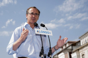 El presidente del PP vasco, Alfonso Alonso, durante su intervención el sábado en un acto político, en Vitoria.-EFE / ADRIÁN RUIZ DE HIERRO