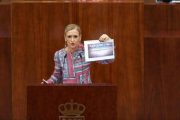 Cristina Cifuentes, en la Asamblea de Madrid, el 4 de abril.-DAVID CASTRO