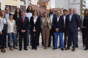 César Rico y Raquel González posan junto al resto de miembros de la candidatura popular en Aranda.-B.C.
