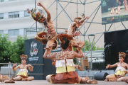 El Conjunto de Danza Krida Budaya de la Universidad de Indonesia de Yakarta, en un momento de la clausura.-Raúl Ochoa