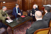 Lacalle en la reunión que mantuvo ayer con López.-ICAL