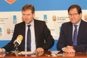 Javier Lacalle y Salvador de Foronda, ayer, en la rueda de prensa.-ISRAEL L. MURILLO