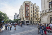 Imagen del hotelEspaña, ubicado en el paseo del Espolón.-ISRAEL L. MURILLO