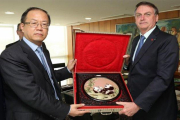Jair Bolsonaro y Wei Yao, presidente de Huawei.-EFE