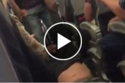Brutal expulsión de un pasajero de United Airlines por 'overbooking'.-