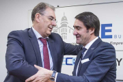 Benavente y Suárez Quiñones, ayer tras firmar el convenio.-SANTI OTERO
