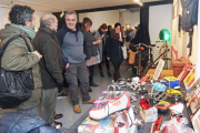 La Estación de Bicicletas ha colocado un puesto con accesorios para estos vehículos y equipamiento para ciclistas ideales para los amantes de las dos ruedas.-Israel L. Murillo
