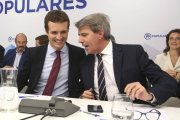 El presidente del PP, Pablo Casado, junto al presidente de la Comunidad, Ángel Garrido.-DAVID CASTRO