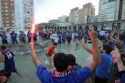 Jugadores y afición celebran el triunfo logrado en la final del play off del pasado año. ISRAEL L. MURILLO-ISRAEL L. MURILLO