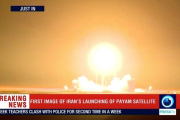 El satélite Payam es lanzado en Irán como se percibe en esta imagen tomada de Reuters TV.-REUTERS