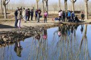 Alumnos del colegio Domingo Viejo de Melgar, ayer, en la laguna del centro de interpretación Pisórica.-RAÚL G. OCHOA